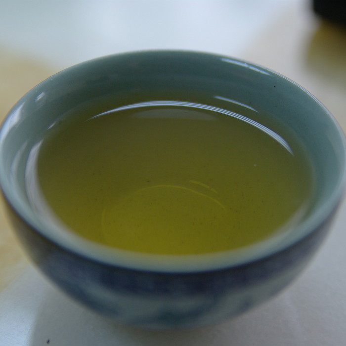 Small_cup_of_green_tea